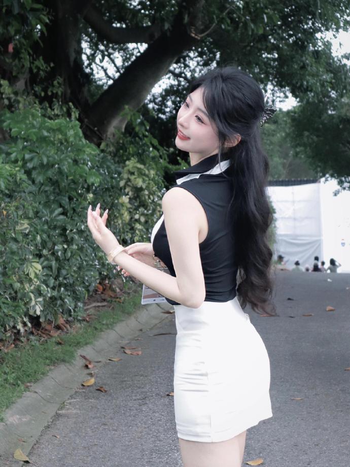 谢贤前女友CoCo账号头像变黑引发网友感慨