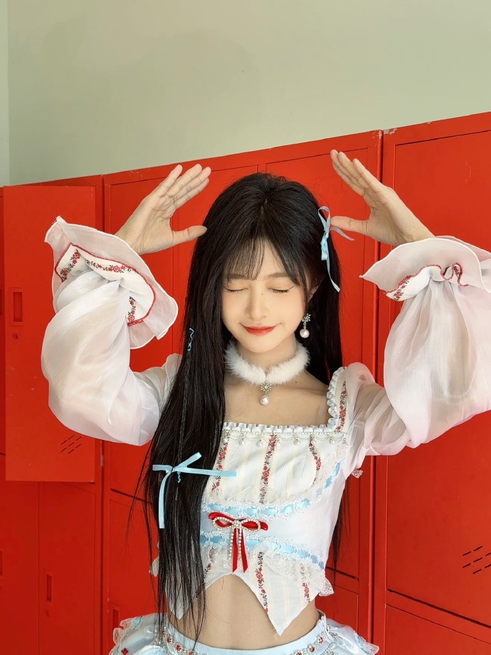 药屋少女的呢喃 封面